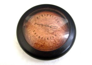 MAC Mineralize Skinfinish In Gold Deposit